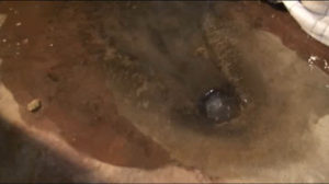 ΒΟΥΛΩΜΕΝΟΣ ΝΕΡΟΧΥΤΗΣ ΣΤΗΝ ΚΗΦΙΣΙΑ - ενδείξεις προβληματικής αποχέτευσης